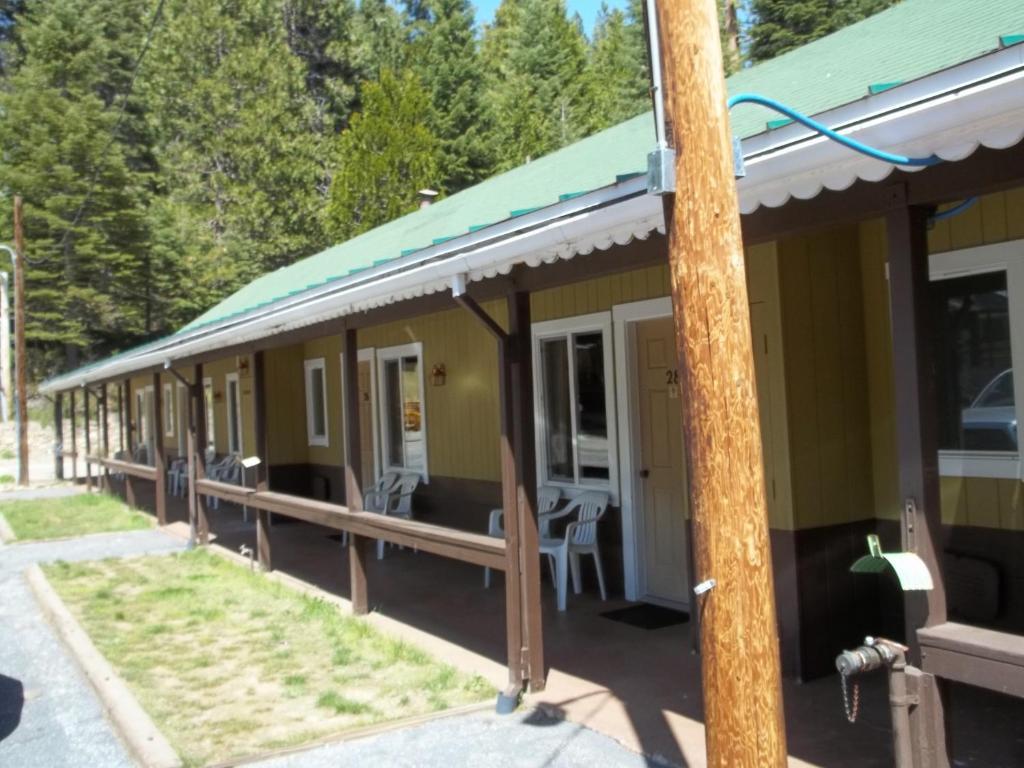 פיש קאמפ White Chief Mountain Lodge מראה חיצוני תמונה